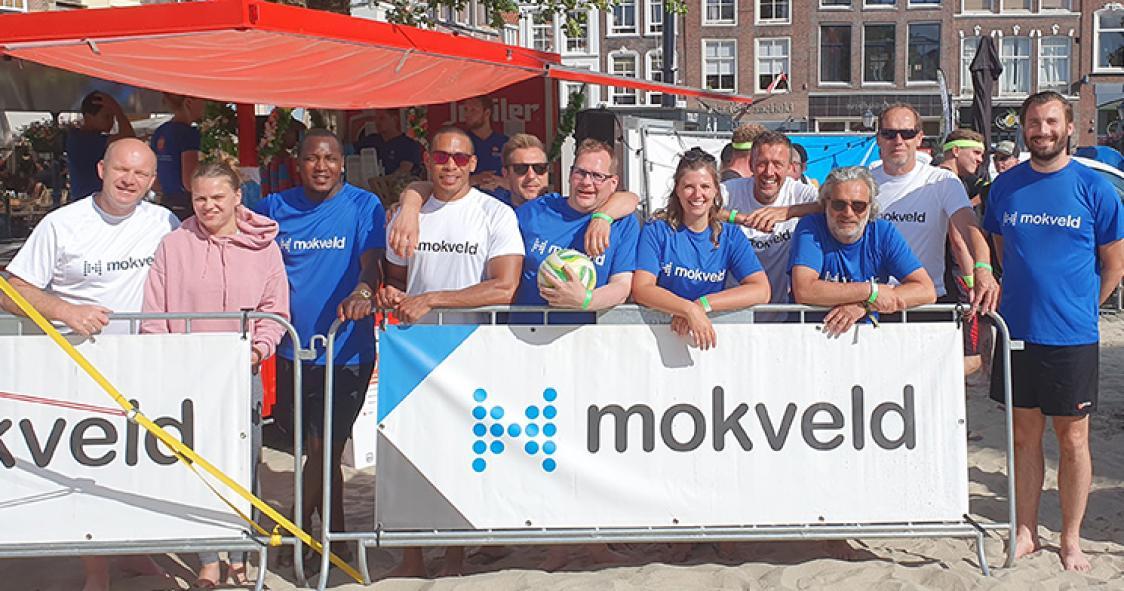 Naast het werk